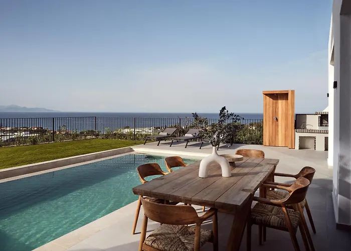 فيلة Akra Villa, A Cliffside Escape With Pure Seaviews, By Thinkvilla *
