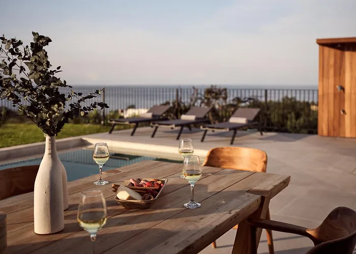فيلة Akra Villa, A Cliffside Escape With Pure Seaviews, By Thinkvilla *