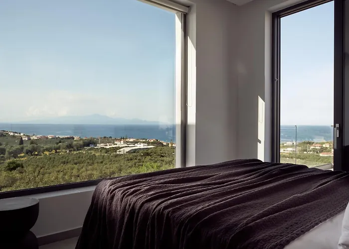 Akra Villa, A Cliffside Escape With Pure Seaviews, By Thinkvilla فيلة