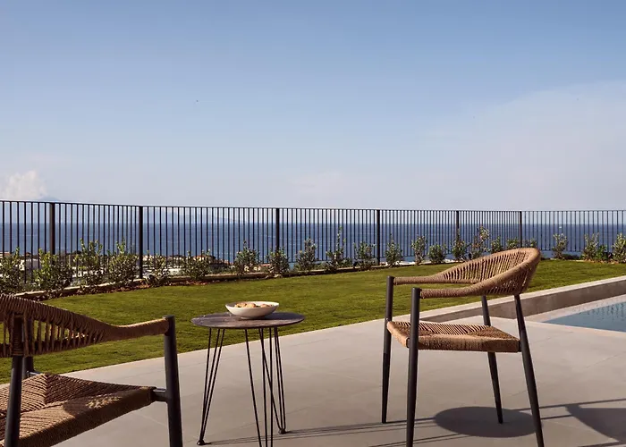 Akra Villa, A Cliffside Escape With Pure Seaviews, By Thinkvilla 빌라 Plános